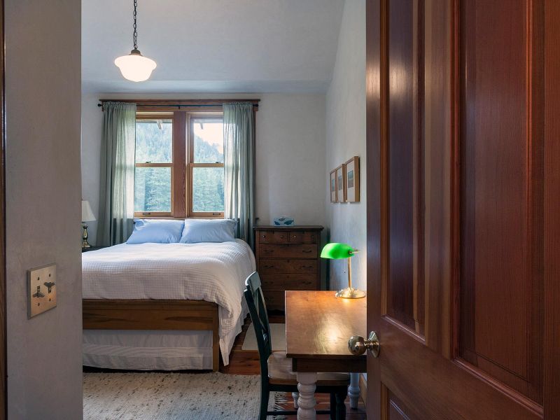 bedroom with double bed
